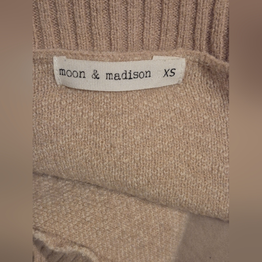 moon & madison Beige Chevron Knit Button-Up Cardigan - Picture 2 of 3